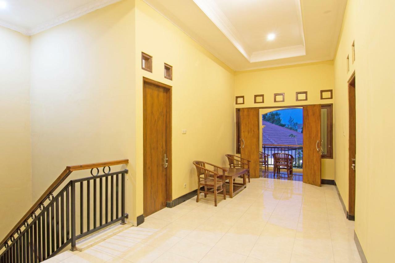 Oyo 931 Dara Dewi Homestay Yogyakarta Exterior photo